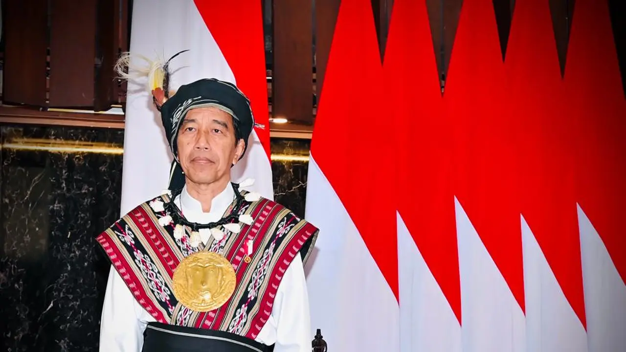Mengawali curhatnya, Presiden Jokowi menyinggung soal tren di kalangan politisi dan partai politik menjelang Pemilihan Presiden atau Pilpres 2024.