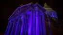 Monumen Pantheon diterangi cahaya berwarna biru untuk memperingati Hari Anak Sedunia di Paris, Selasa (19/11/2019). Hari Anak Sedunia yang diperingati setiap tanggal 20 November ini diresmikan pada tahun 1954 oleh United Nations atau Perserikatan Bangsa-bangsa (PBB). (THOMAS SAMSON/AFP)