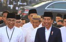 Kompak Sarungan, Intip Momen Hangat Presiden Jokowi-Prabowo di Apel Hari Santri 2023