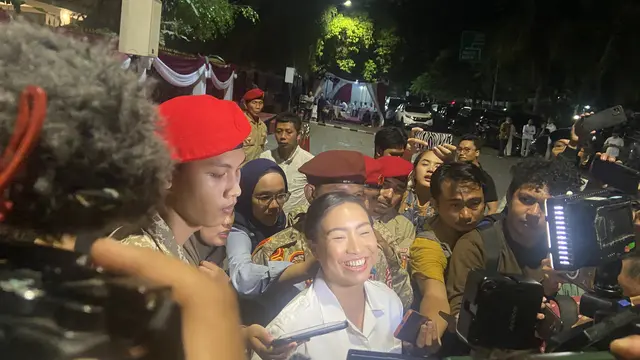 Wakil Ketua Umum (Waketum) Partai Gerindra Rahayu Saraswati Djojohadikusumo saat ditemui wartawan di kediaman bacapres Gerindra Prabowo Subianto.