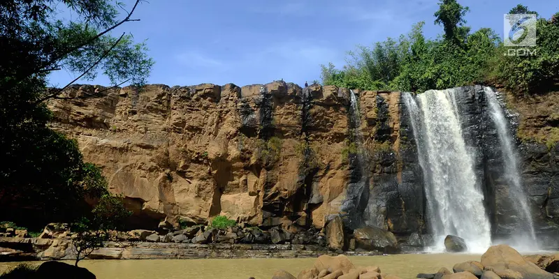 Menikmati Keindahan Curug Awang yang Jadi Ikon Ciletuh Geopark