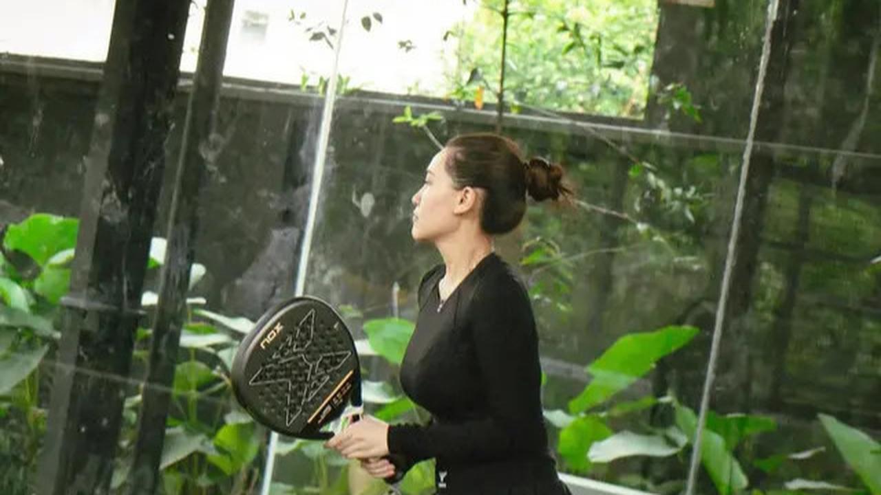 Gaya Aaliyah Massaid saat Olahraga Padel, Tampil Ramping Setelah 1 Bulan Melahirkan