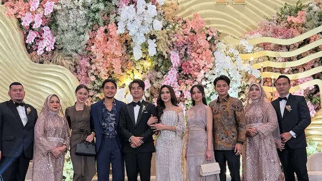 Gaya Couple Artis Hadir di Pernikahan Arbani Yasiz dan Raissa Ramadhani.