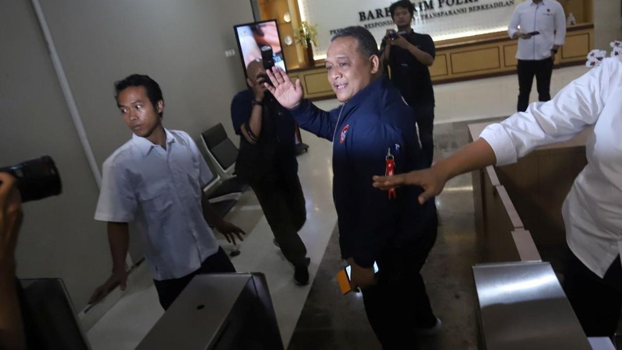 Sebelumnya, Kepala BP2MI, Benny Rhamdani, mengklarifikasi perihal pernyataannya mengenai sosok T yang menjadi pengendali judi online (judol) dari Indonesia. Foto: merdeka.com / Arie Basuki