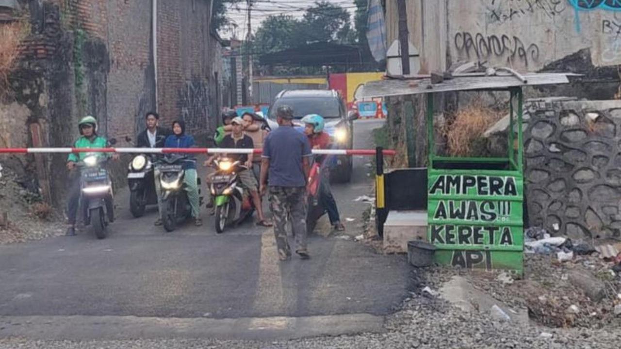 Perlintasan Kereta di Bekasi Timur Kini Dipasangi Palang Pintu Buntut Tabrakan KRL dan KA Argo Bromo Anggrek
