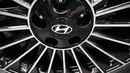 Hyundai Ioniq 9 memiliki dimensi yang cukup besar dengan panjang 5.060 mm, lebar 1.980 mm, tinggi 1.790 mm, serta jarak sumbu roda 3.130 mm. (Robyn Beck/AFP)