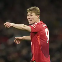 Penyerang Manchester United, Rasmus Hojlund, kembali mandul saat timnya menang 3-2 atas Ipswich Town pada laga pekan ke-27 Premier League di Old Trafford, Kamis (27/02/2025) dini hari WIB. (AP Photo/Dave Thompson)