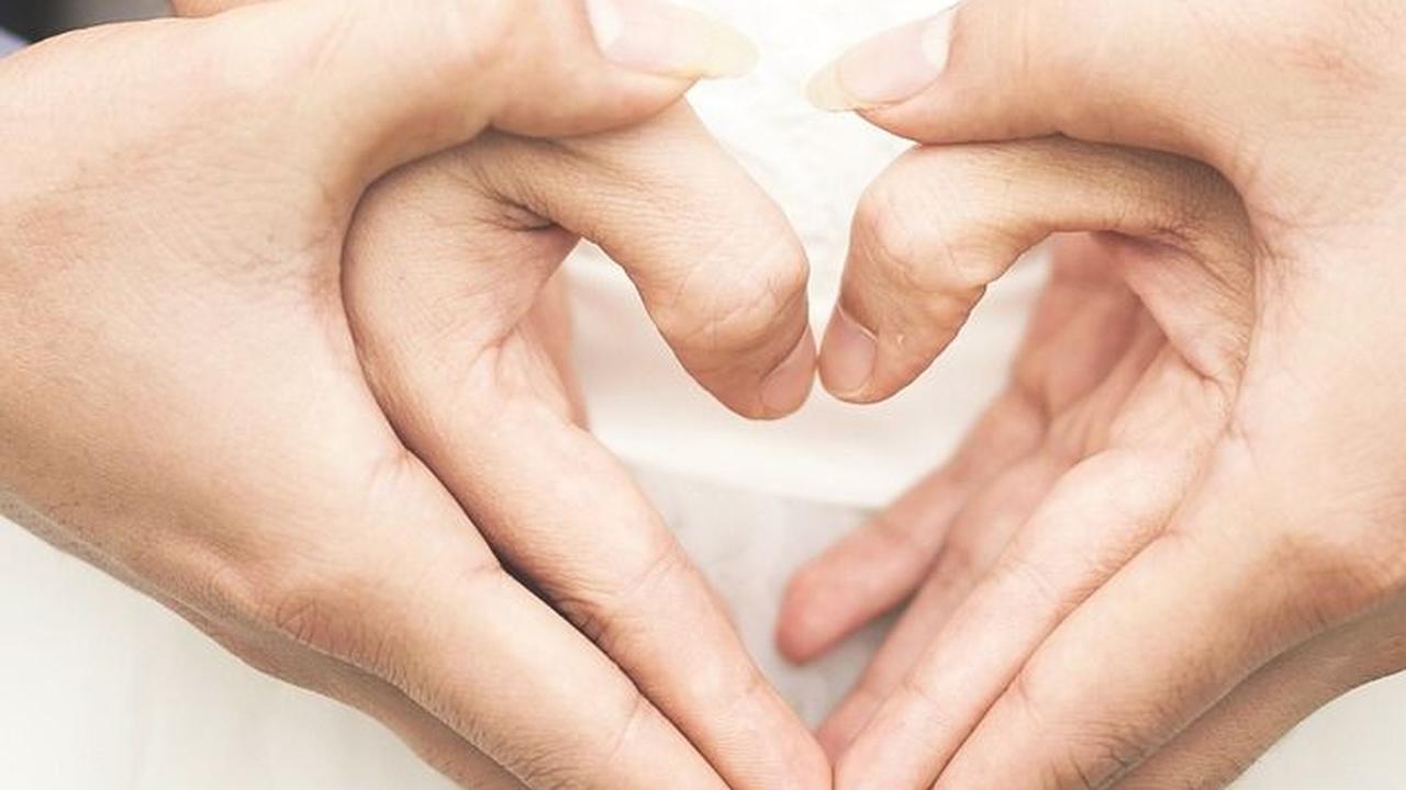 Dalamnya Makna Prosesi Meuleun Harupat di Pernikahan Adat Sunda, Gambarkan Kerja Sama Pasutri untuk Redam Konflik