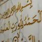 Koleksi mushaf Alquran yang tertulis di batu marmer dipamerkan di Museum Bayt Al-Quran, Jakarta, Minggu (19/5/2019). Bayt Al-Quran menyimpan lebih dari 60 mushaf Alquran kuno yang berasal dari berbagai daerah di Nusantara. (merdeka.com/Iqbal Nugroho)