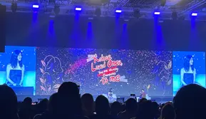 Han So Hee gelar acara fanmeet di Jakarta dengan judul "Xohee Loved Ones, You Are Sparkling Treasures to Me” yang diselenggarakan oleh Three Mountain Save pada Sabtu (18/10/2025). (Aisyah Ichsani Maulida/Liputan6.com)