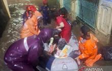 Banjir Cibubur Rendam Permukiman, Enam Warga Berhasil Dievakuasi Gulkarmat Jaktim