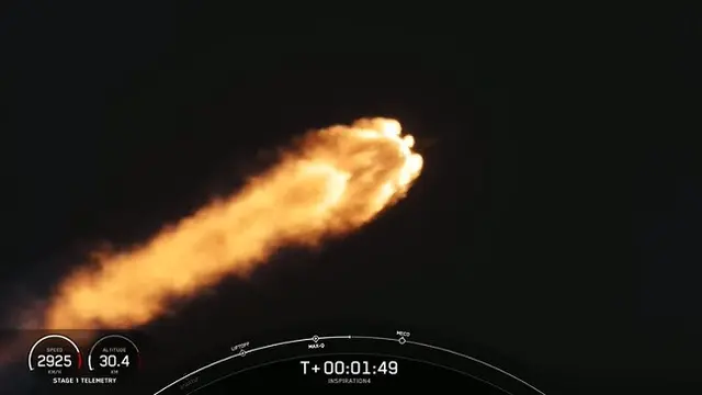 Peluncuran Falcon 9 yang mengangkut kapsul Dragon milik SpaceX, merupakan misi ke luar angkasa dengan seluruh awaknya adalah sipil pertama (Screenshot YouTube SpaceX)