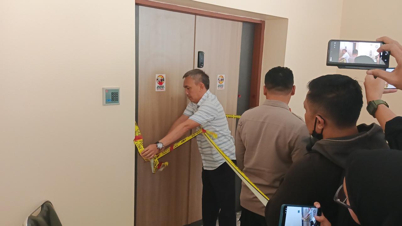 Penampakan rumah judi di Jalan Ahmad Yani Bandung yang keberadaannya berhasil dibongkar polisi
