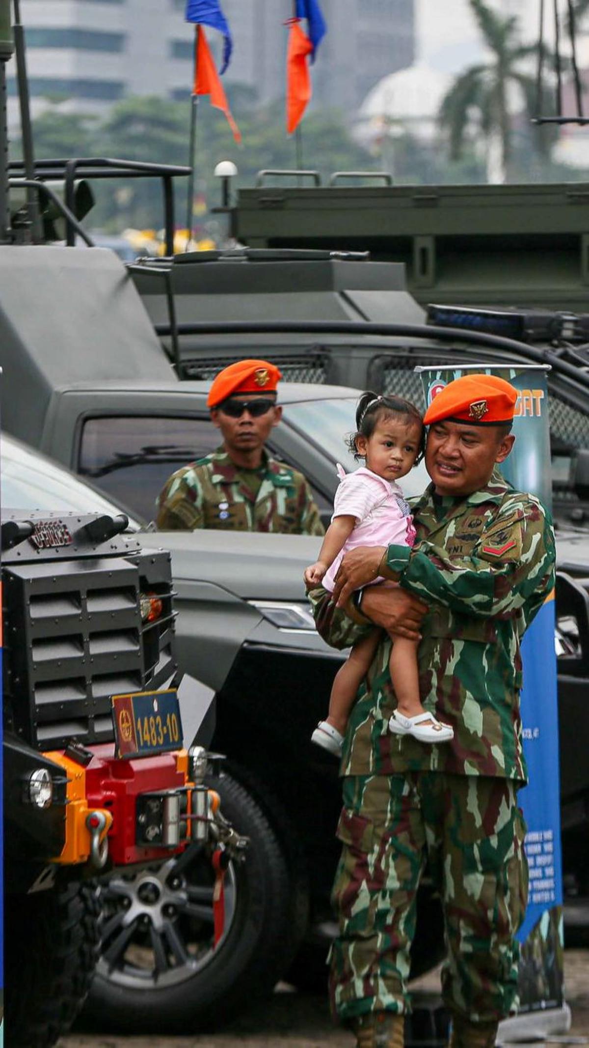 Pameran ini menampilkan 125 Alutsista TNI dengan rincian lima unit dari Mabes TNI, 45 unit dari TNI AD, 45 unit dari TNI AL, dan 30 unit dari TNI AU.