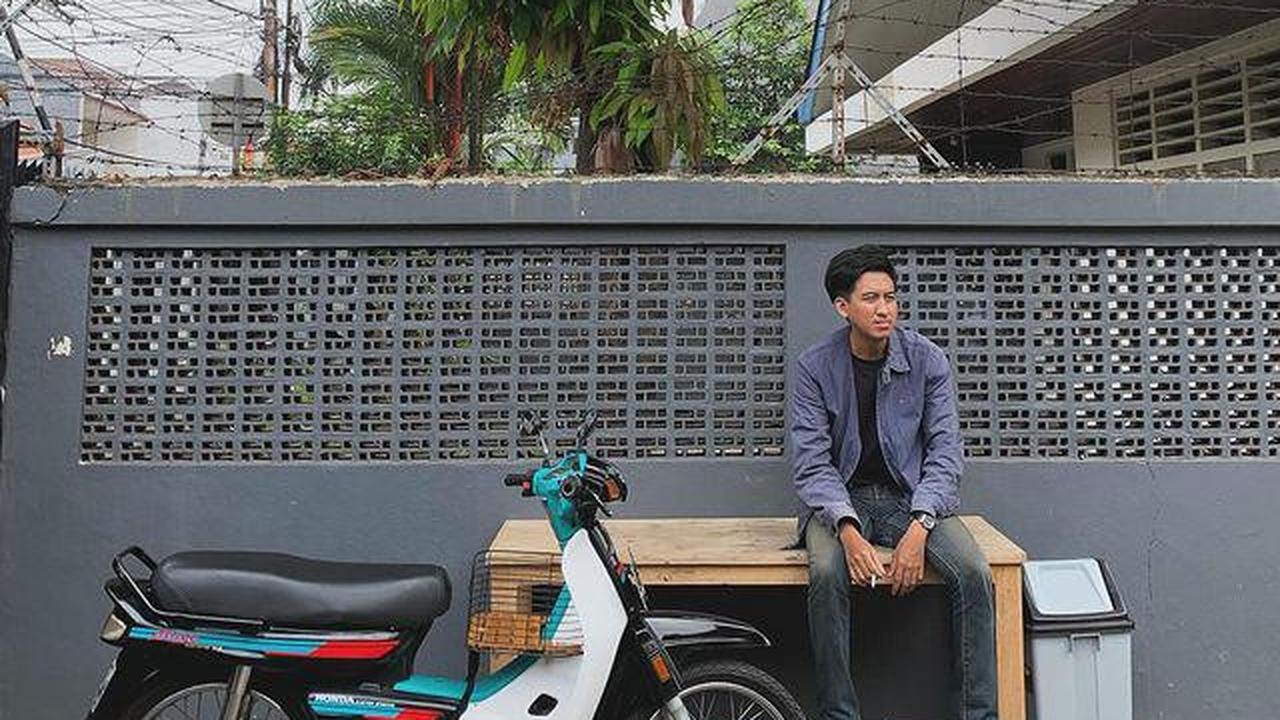 Ditangkap saat Lakukan Aksi Demonstrasi, Ini Sosok Iqbal Ramadhan Anak Pedangdut Machica Mochtar