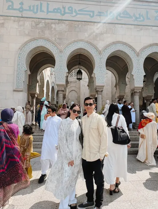 Intip gaya pasangan selebriti ini yang rayakan Idul Adha (@enzystoria)