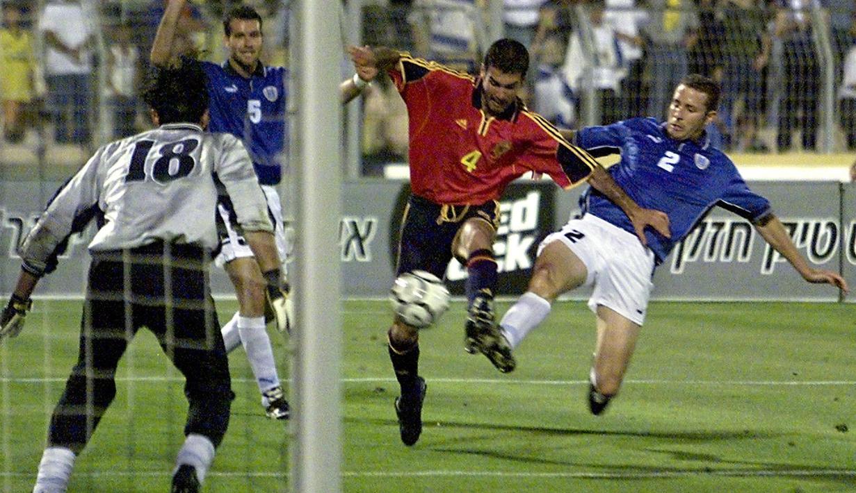 Pep Guardiola pernah mendapatkan empat bulan larangan bermain ketika kedapatan menggunakan Nandrolone ketika membela Brescia. Namun, tuduhan itu dibatalkan dan namanya dibersihkan kembali oleh Komite Olimpiade Nasional Italia pada 2009. (Foto: AFP/Sven Nackstrand)