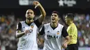 Striker Valencia, Simone Zaza, melakukan selebrasi usai mencetak gol ke gawang Sevilla pada laga La Liga Spanyol di Stadion Mestalla, Sabtu (21/10/2017). Valencia menang 4-0 atas Sevilla. (AFP/Jose Jordan)