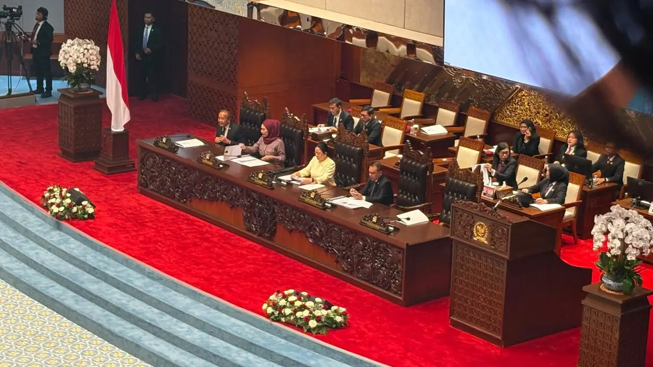 Suasana saat sejumlah pimpinan DPR memimpin jalannya rapat paripurna, Jakarta.