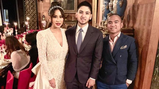 Aditya Trihatmanto dan Kezia Toemion gelar resepsi mewah di Villa de Leon, Amerika Serikat. (dok. Instagram @frankhutapea/https://www.instagram.com/p/Bv-ygl4Bif6/Putu Elmira)