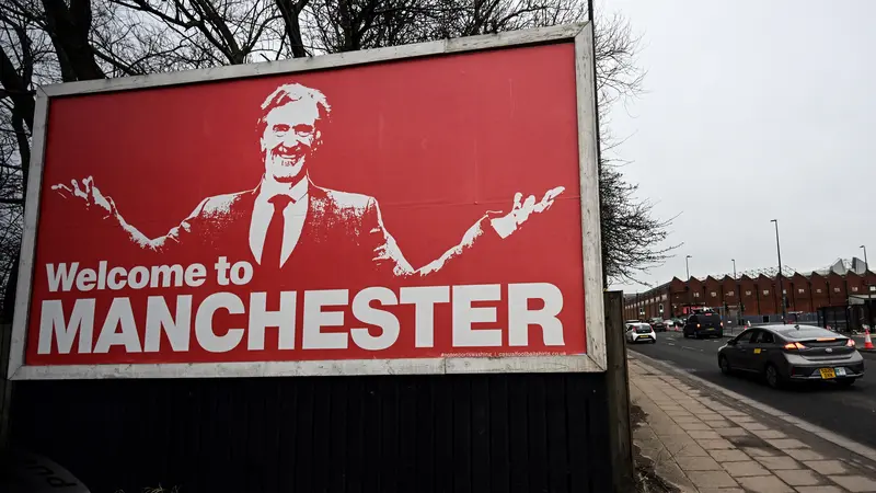 Banner pemilik baru Manchester United Sir Jim Ratcliffe