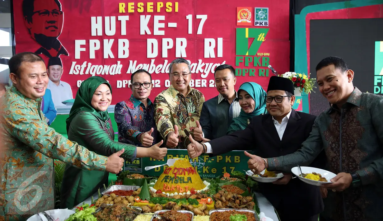 Suasana HUT ke-17 Fraksi PKB DPR di Komplek Parlemen, Senayan, Jakarta, Rabu (12/10). Dalam acara tersebut dihadiri oleh ketua umum PKB Muhaimin Iskandar dan beberapa pejabat negara. (Liputan6.com/Johan Tallo)