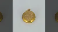 Liontin dari emas 18 karat yang ditemukan di bangkai kapal Titanic (Premier Exhibitions)