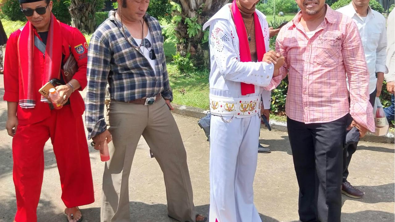 Bak Model Profesional, Wali Kota Depok hingga Anggota Dewan Bergaya Vintage Ikut Fashion Show Era 70-an