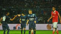 Striker Arema Cronus, Cristian Gonzales mencetak gol kemenangan atas Persija Jakarta dalam lanjutan Torabika Soccer Championship 2016 di Stadion Kanjuruhan, Kabupaten Malang, Minggu (19/6/2016). (Bola.com/Iwan Setiawan) 