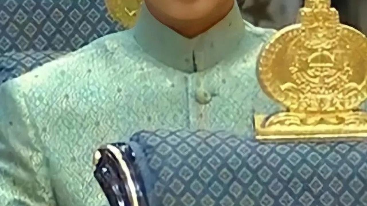 Pangeran Abdul Muntaqim memiliki nama lengkap Yang Teramat Mulia Pangiran Muda Abdul Muntaqim Ibni Duli Yang Teramat Mulia Paduka Seri Pengiran Muda Mahkota Haji Al-Muhtadee Billah. Ia nantinya menjadi sultan setelah ayahnya turun takhta.