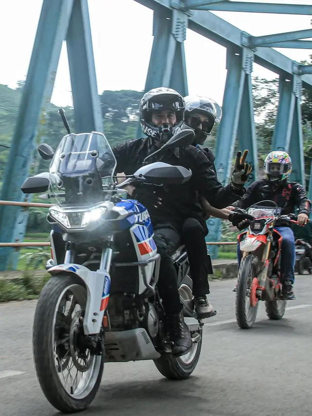 Donna Agnesia Ikut Darius Sinathrya Offroad