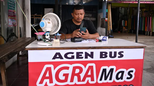 Cuaca Panas Menyengat Bikin Gerah Warga Jakarta