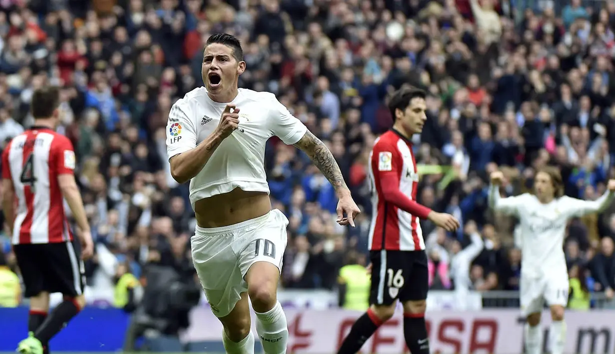 4. James Rodriguez, Arsenal meminta David Ospina membujuk gelandang Real Madrid yang merupakan saudara iparnya itu untuk hijrah ke London. Fichajes menyebut jika pria Kolombia itu mulai mempertimbangkan untuk meninggalkan El Real. (AFP/Gerard Julien)