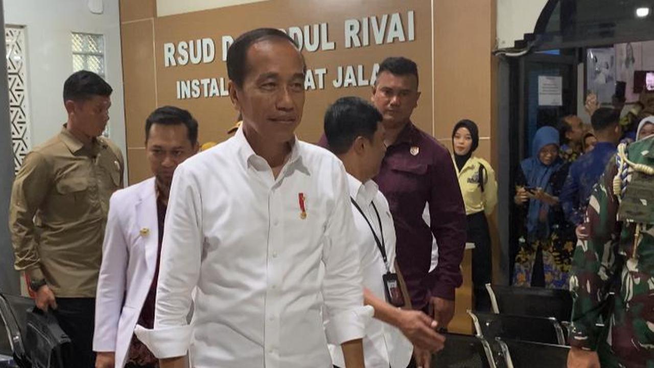 Tinjau RSUD Abdul Rivai, Jokowi Janji Bakal Minta Prabowo Siapkan Anggaran Bangun RS