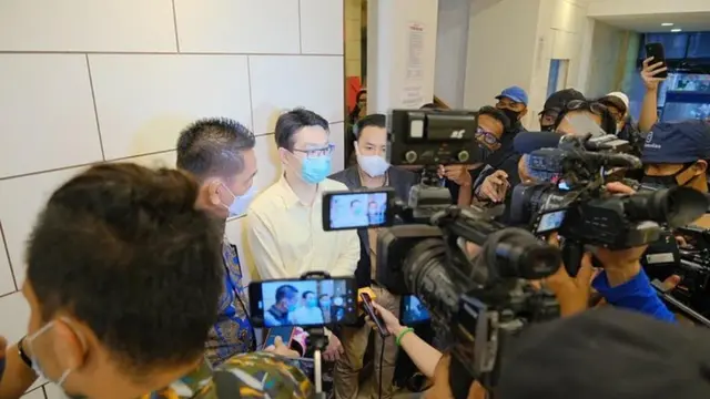 Dokter Richard Lee usai menjalani pemeriksaan di Polda Metro Jaya