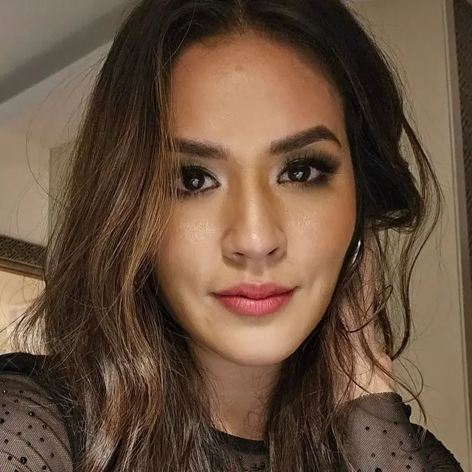 Potret Raisa dengan Makeup Berantakan Usai Manggung