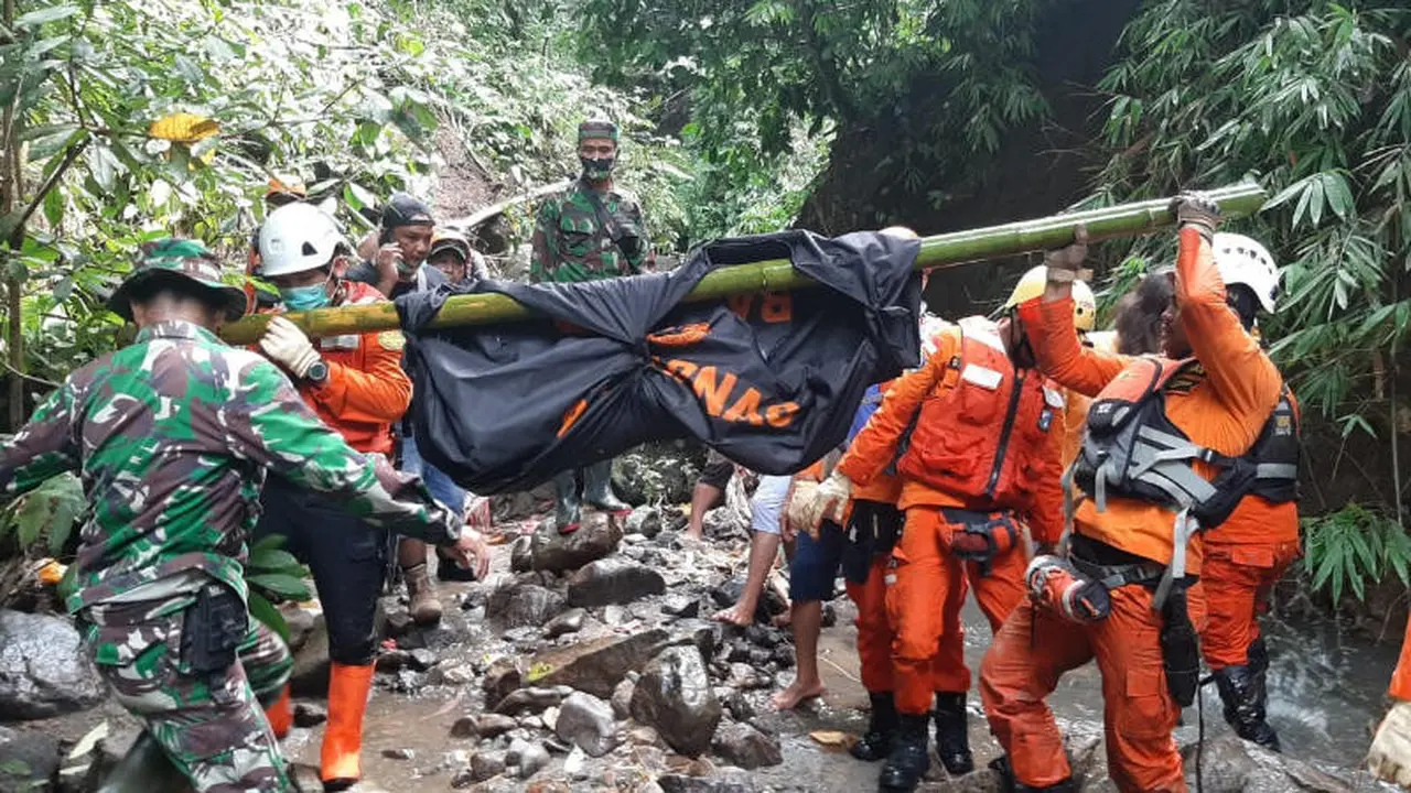 Jenazah Timothy ditemukan dekat air terjun, sungai kecil sebelum Daerah Aliran Sungai (DAS) Sawangan, Kabupaten Minahasa Utara.