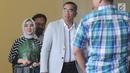 Ekspresi Dirut Pertamina Nicke Widyawati (kiri) usai menjalani pemeriksaan oleh penyidik di Gedung KPK, Jakarta, Senin (10/6/2019). Nicke diperiksa sebagai saksi untuk tersangka mantan Dirut PLN Sofyan Basir terkait kasus dugaan suap proyek pembangunan PLTU Riau-1. (merdeka.com/Dwi Narwoko)