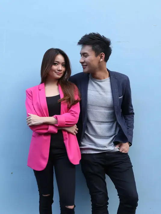 Saat ditemui dikawasan Tendean, Selasa (6/6/2017) Fendy dan mantan grup vokal JKT 48 itu mengaku sudah tak sabar lagi. Meski keduanya mengaku tak bisa menyembunyikan rasa deg-degan. (Nurwahyunan/Bintang.com)