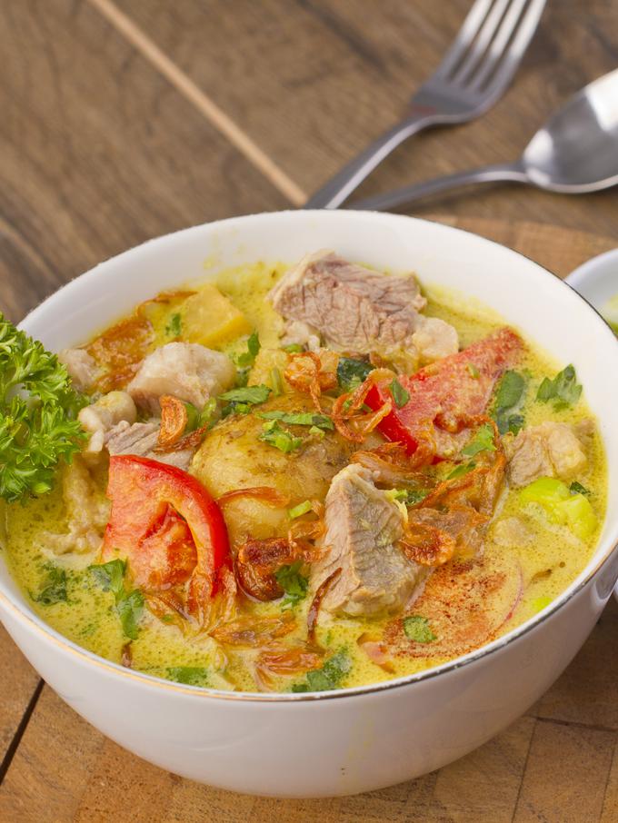 5 Makanan Berkuah Khas Makassar yang Enaknya Juara ...