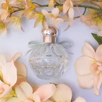 parfum dengan aroma bunga segar cocok dipakai saat cuaca panas//copyright unsplash/camilie paralisan