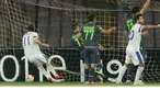 Klub Italia Napoli harus berbagi angka 1-1 saat melawan Dnipro Dnipropetrovsk pada leg pertama babak semifinal Liga Europa, Jumat (8/5) dini hari WIB