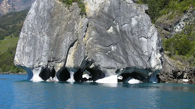 Gua Marmer dari Danau Carrera - Chili