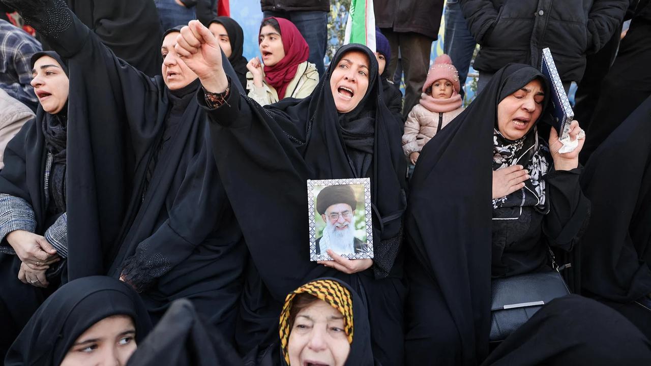 FOTO: Iran Berduka Usai Kematian Ayatollah Ali Khamenei dalam Serangan Militer
