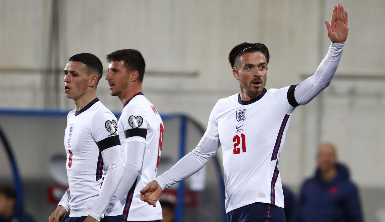 Pesta gol Inggris akhirnya ditutup oleh Jack Grealish pada menit ke-87. Uniknya pemberi umpan dari gol tersebut adalah John Stone, kiper The Three Lions. Inggris menang 5-0 atas Aljazair. (AP/Joan Monfort)