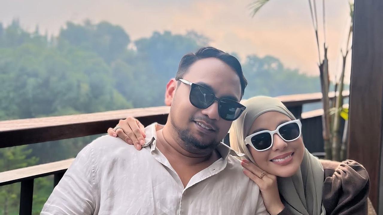 Potret Mesra Bebi Romeo dan Meisya Siregar