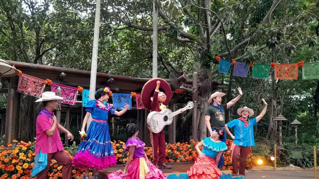 Mau menari ala di film Coco? Bisa dilakukan di Hong Kong Disneyland. (Foto: Liputan6.com/Benedikta Desideria)