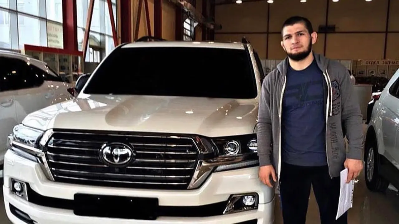 Adu Keren Mobil Khabib dan McGregor, Siapa Juaranya? (Carbuzz)