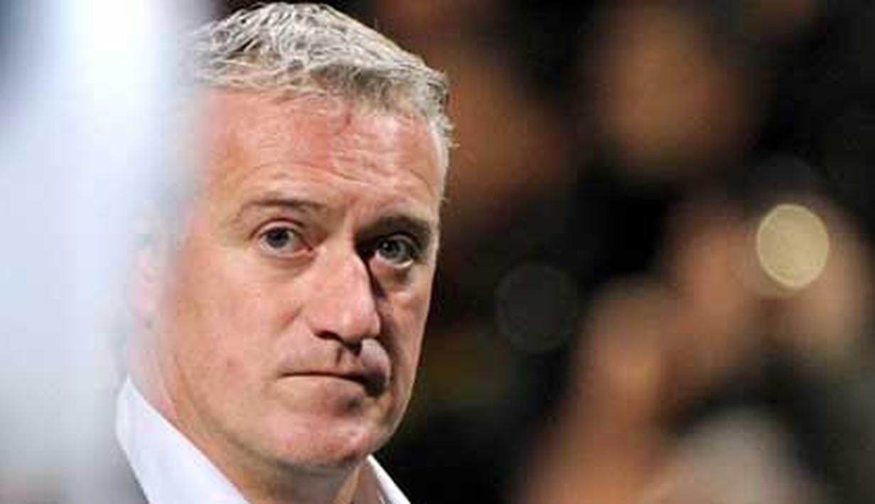 Ekspresi pelatih Olympique Marseille Didier Deschamps usai laga lanjutan Ligue 1 melawan Lille di Velodrome Stadium, 6 Maret 2011. AFP PHOTO / GERARD JULIEN 