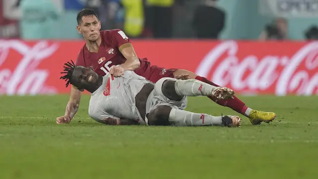 Aksi pemain Serbia Sasa Lukic di Piala Dunia 2022